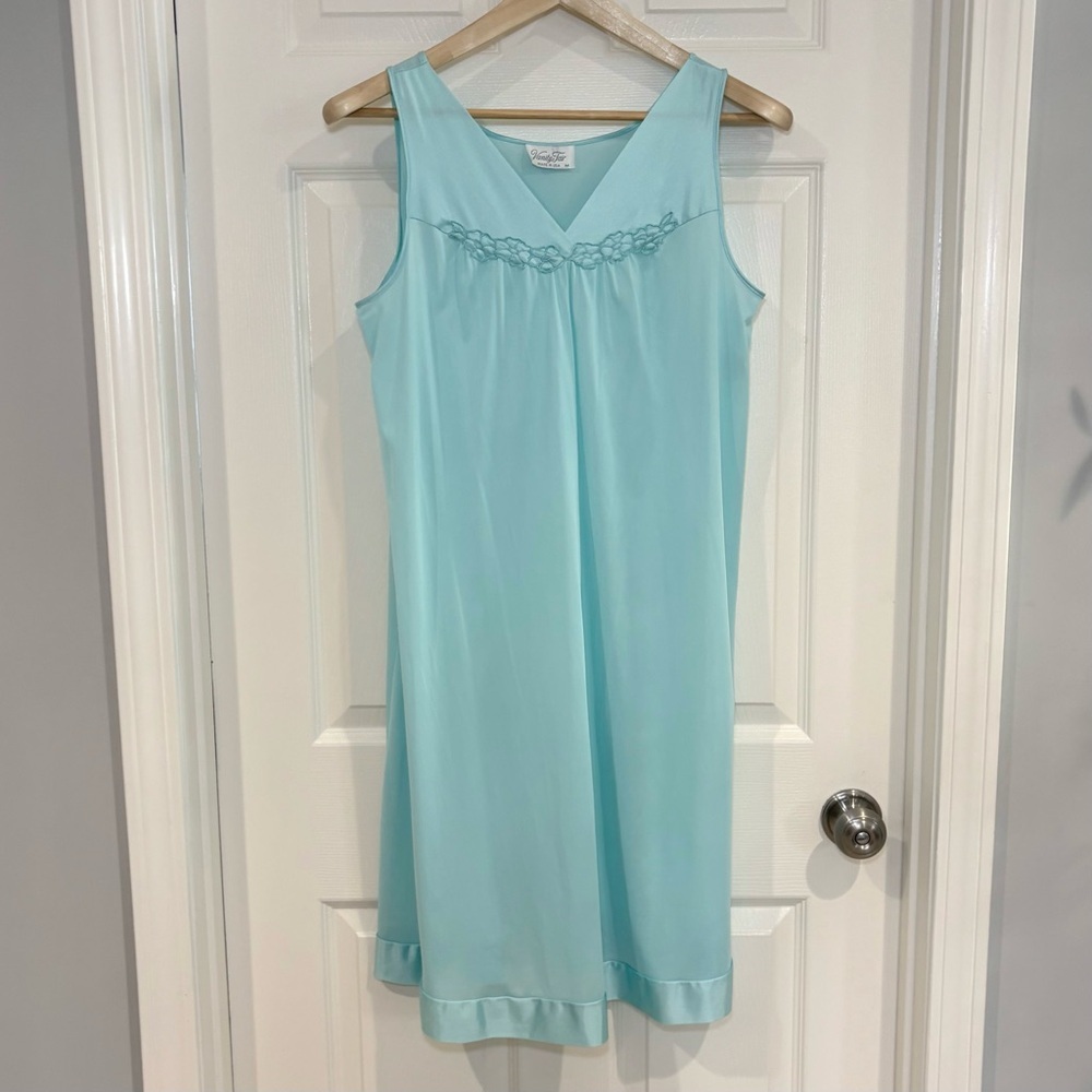 VTG Aqua Mint Blue Two-Piece Nylon Peignoir Nightgown & Robe Set Size M & L USA - Picture 3 of 17
